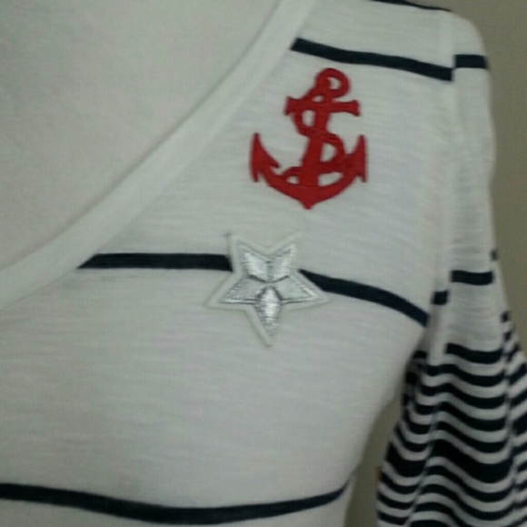 Almost Famous V-neck Stripes and Patches Tee - Picture 2 of 4